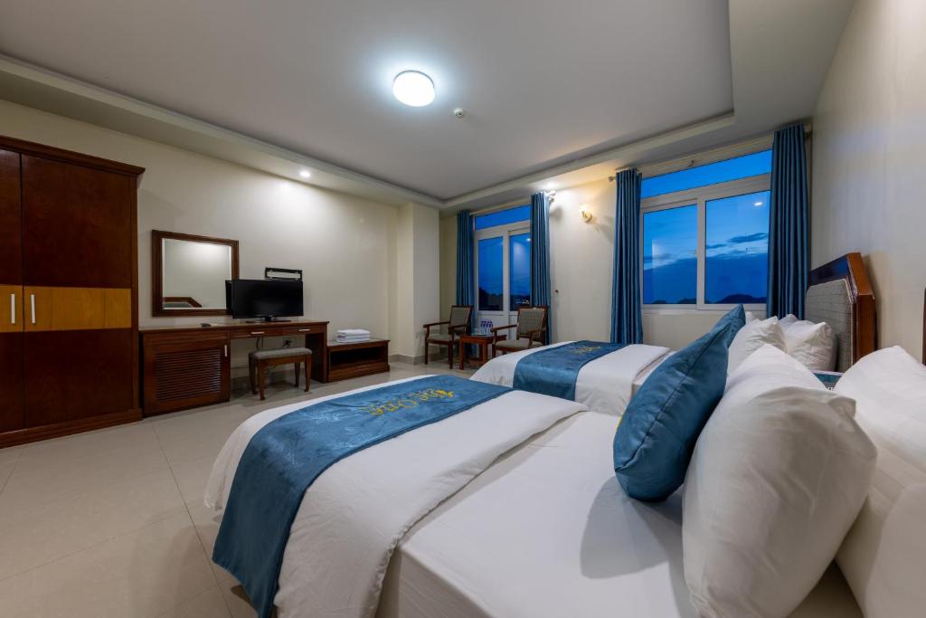 The One Hostel & Rooftop Bar Catba - 6