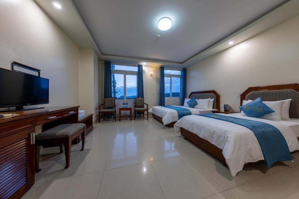 The One Hostel & Rooftop Bar Catba - 5