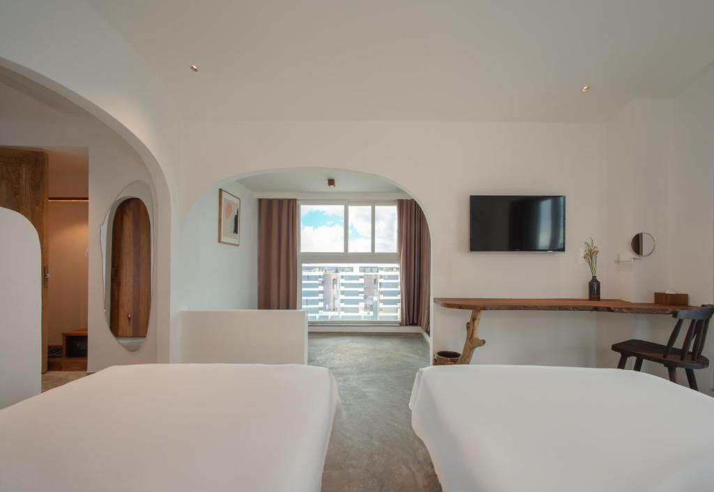 Rustic Ocean View Twin Room