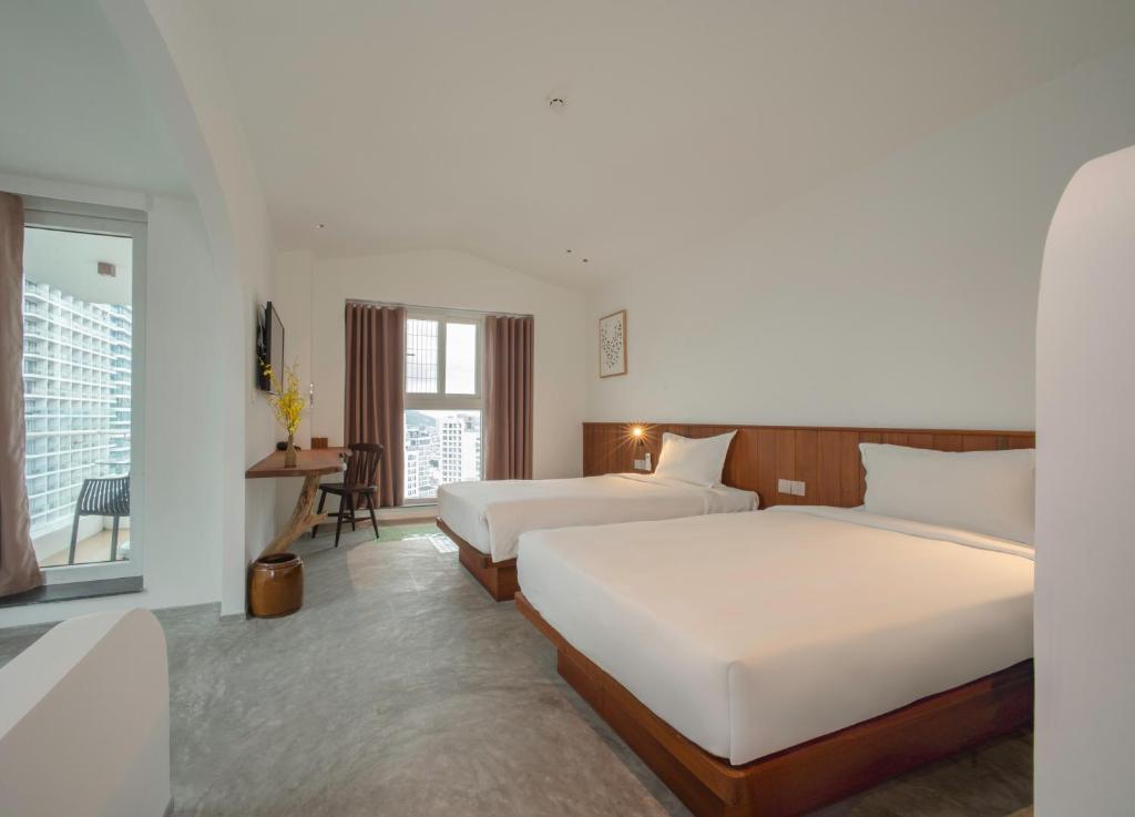 Rustic Ocean View Twin Room
