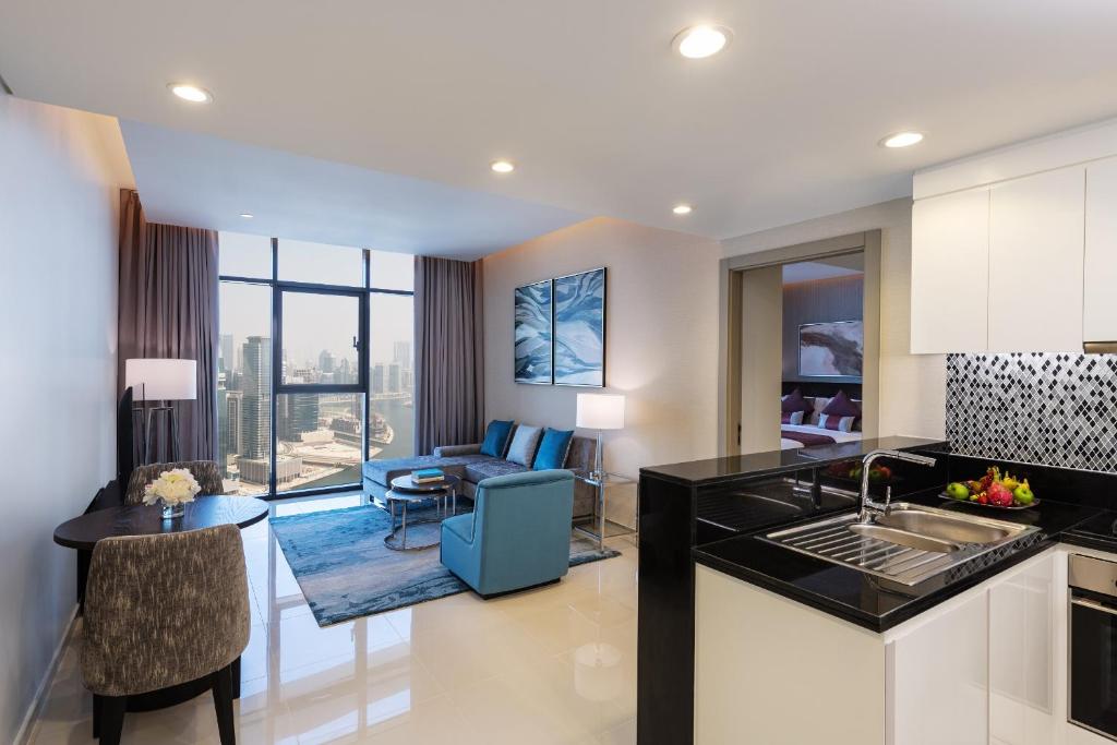 
One Bedroom Panorama View With kitchenette - Free Bus service to Dubai Mall Metro Station, Dubai Mall, and Kite Beach
