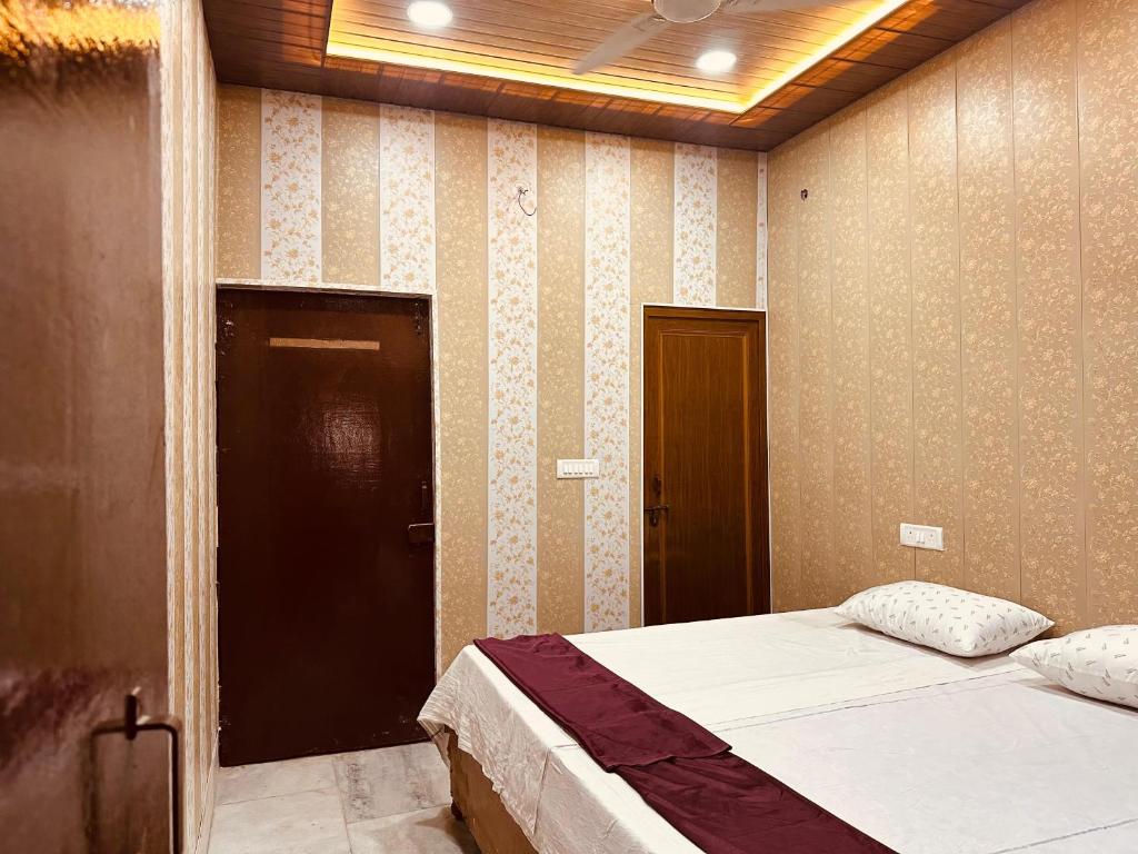 Gallery image of Raju Palace in Ayodhya