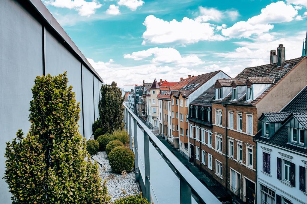 Nespecifikovaný výhled na destinaci Karlsruhe nebo výhled na město při pohledu z hotelu