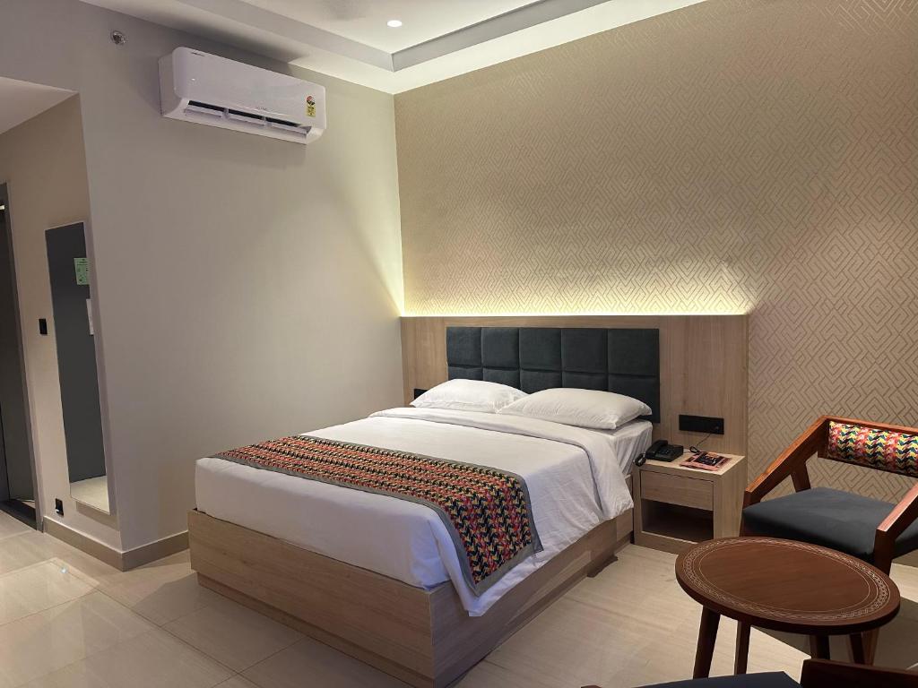 Postel nebo postele na pokoji v ubytování The Citi Residenci Hotel, Banskopa