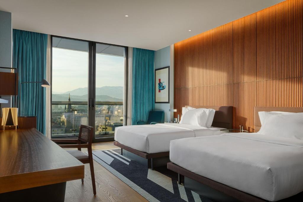 Postel nebo postele na pokoji v ubytování Le Meridien Batumi