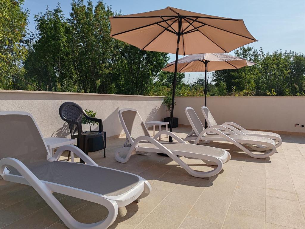 Fotografie z fotogalerie ubytování Apartments Oleander Lovrečica-residence with pool v destinaci Lovrečica