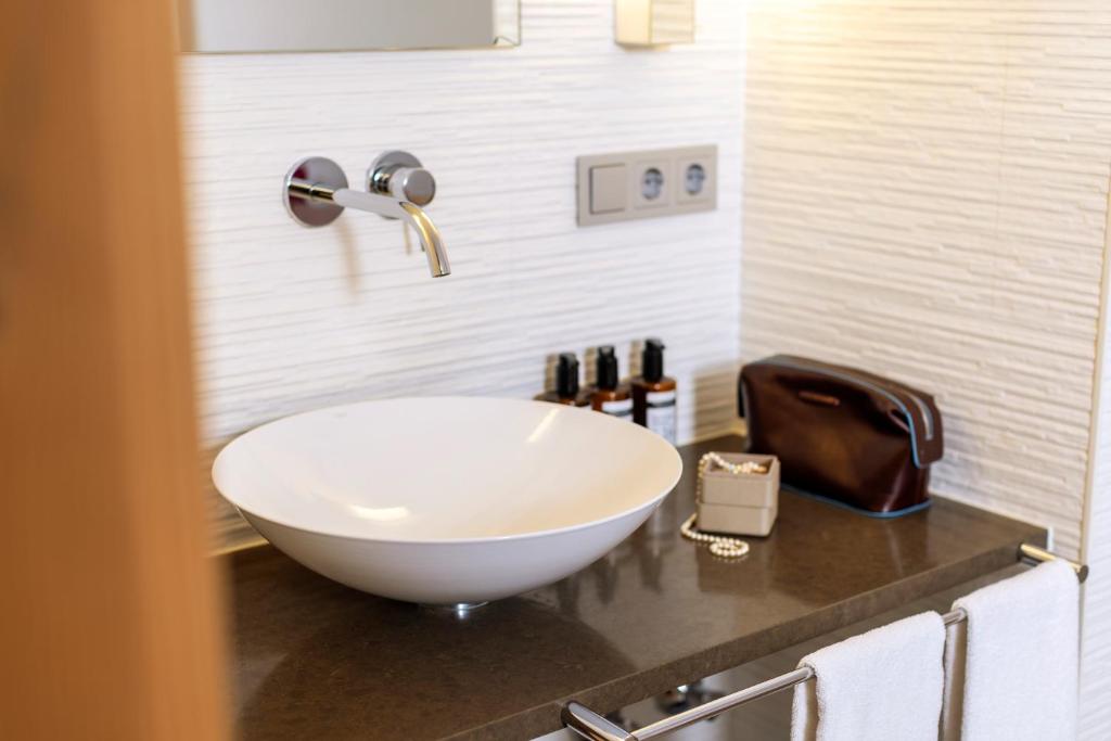schlossmühle - lean luxury boutique hotel - Suite With Spa Bath - Historic Main Building