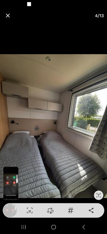 Postel nebo postele na pokoji v ubytování Logement calme