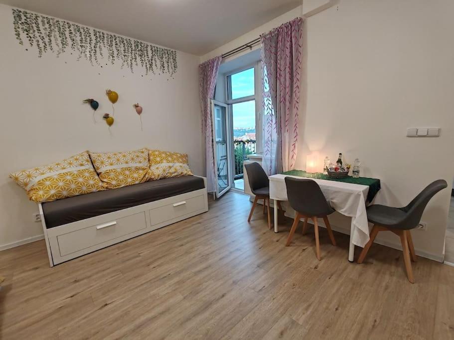 Fotografie z fotogalerie ubytování Apartment STAR Brno with terrace 5c v destinaci Husovice