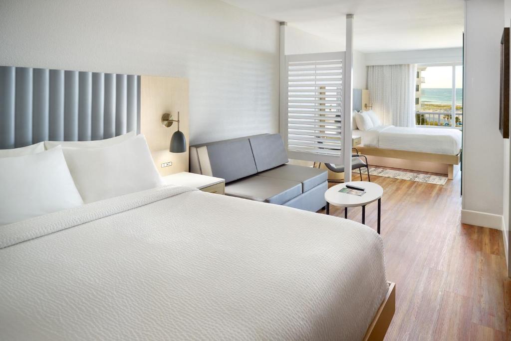 SpringHill Suites by Marriott Pensacola Beach - Queen Studio Met Balkon - Gulf View