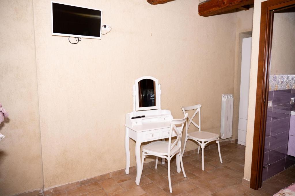 TV a/nebo společenská místnost v ubytování Agriturismo Il Raggio di sole di Orpello