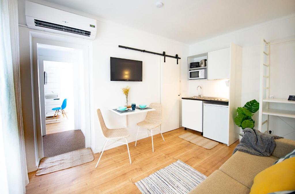 A kitchen or kitchenette at Hostal Blanca