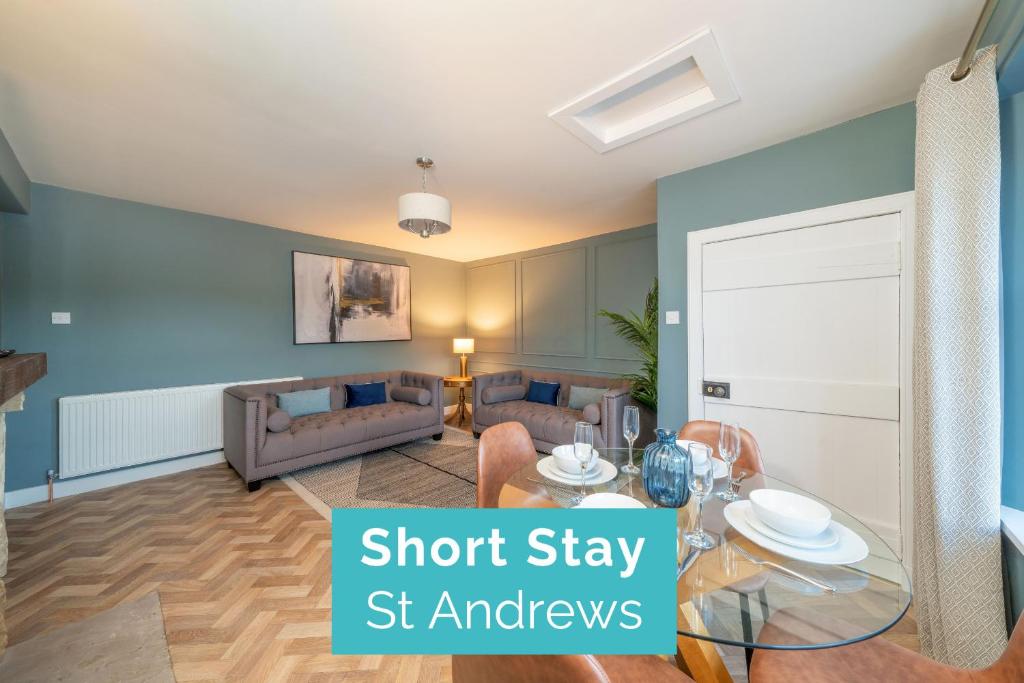 a living room with a shot of a short stay st enoch apartments at Eden View Estate - Clubhouse Cottage in St. Andrews