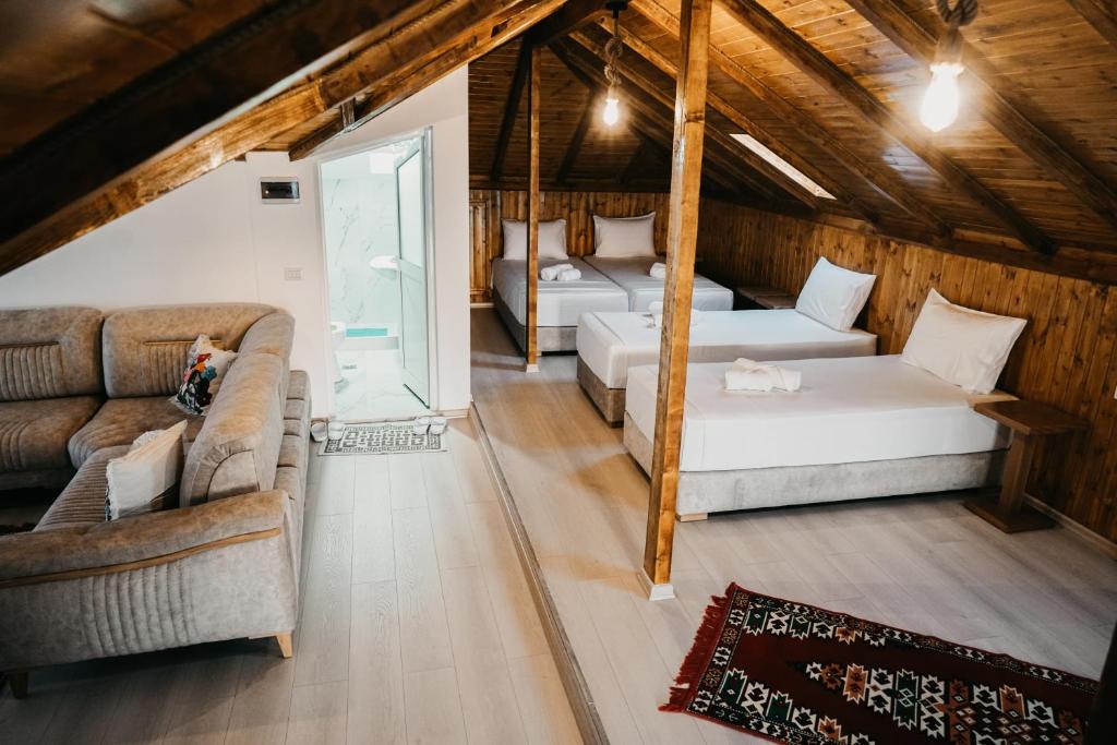 Postel nebo postele na pokoji v ubytování Bujtina Kalaja