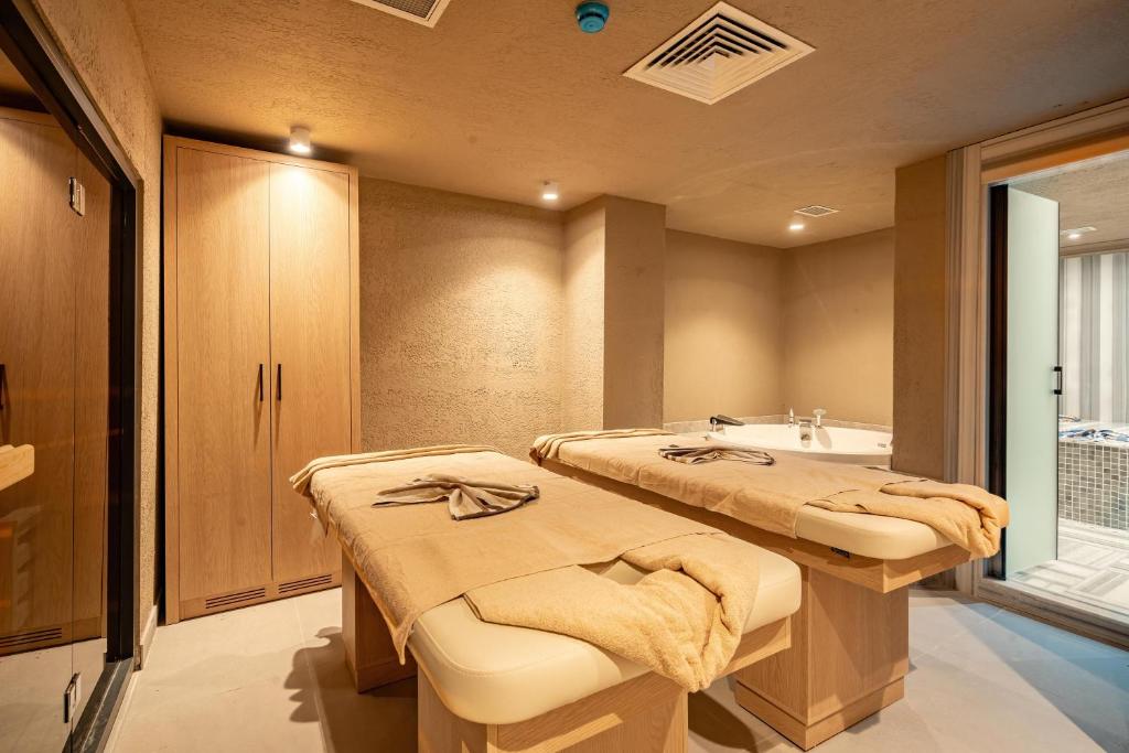 Spa and/or other wellness facilities at Awen Lara Hotel