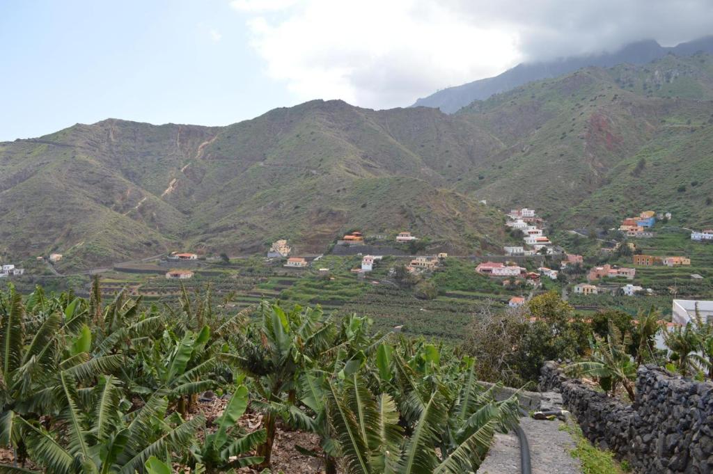 a view of a village in the mountains at Casa Rural La Cuadra in Hermigua