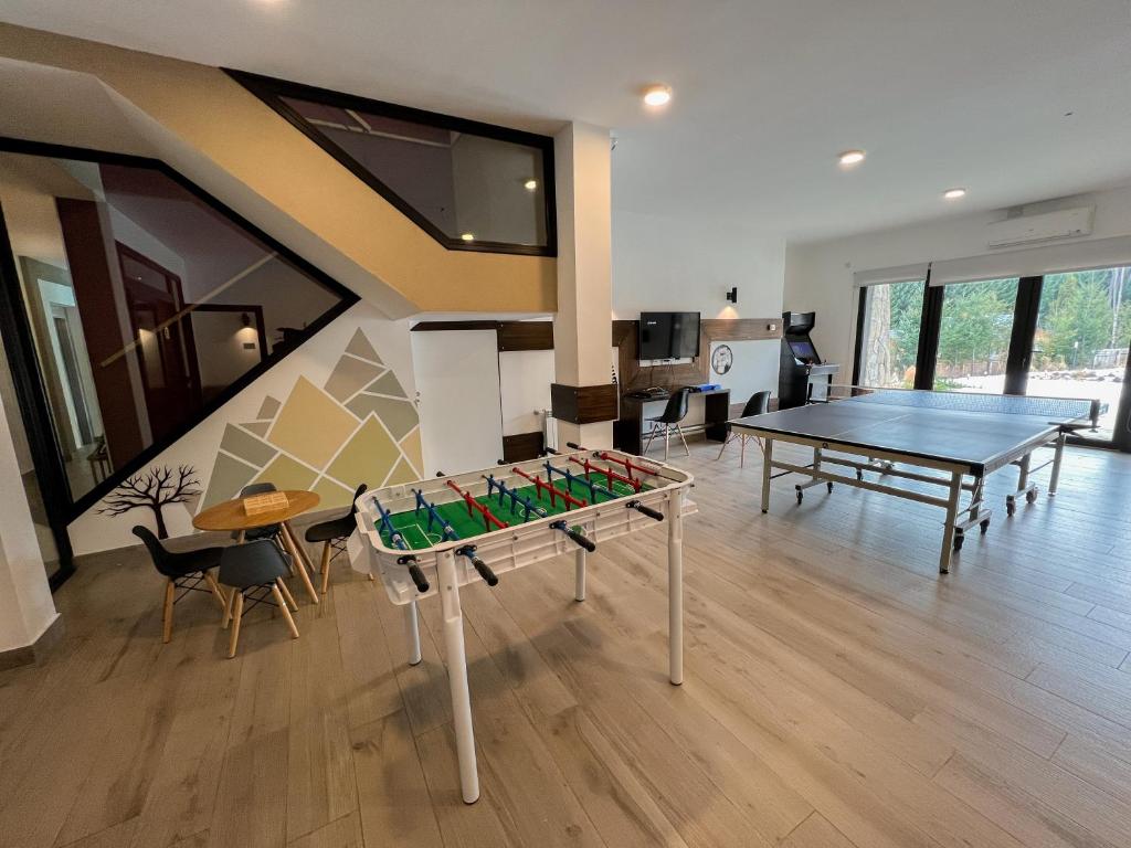 Stolní tenis v ubytování AWKA Apart Hotel nebo okolí