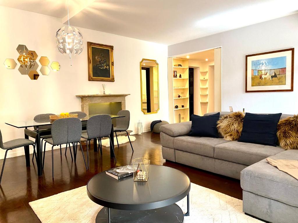 Duomo District, Milanese Tradition & Elegance