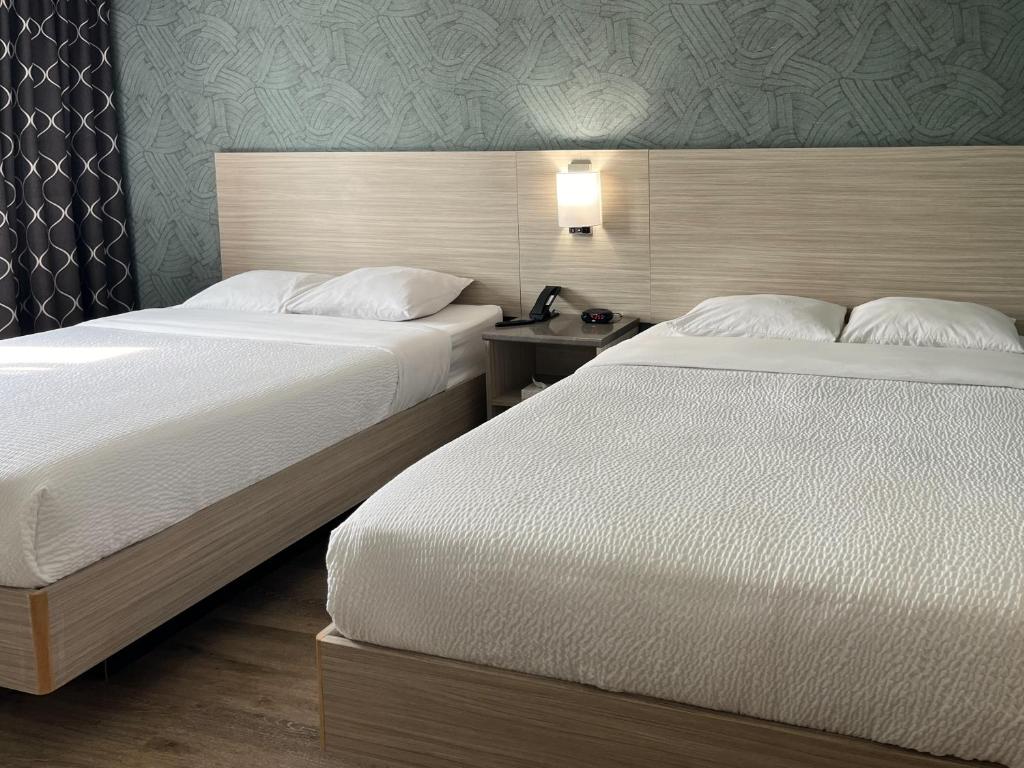 Motel 6 Niagara Falls, ON Near the Falls