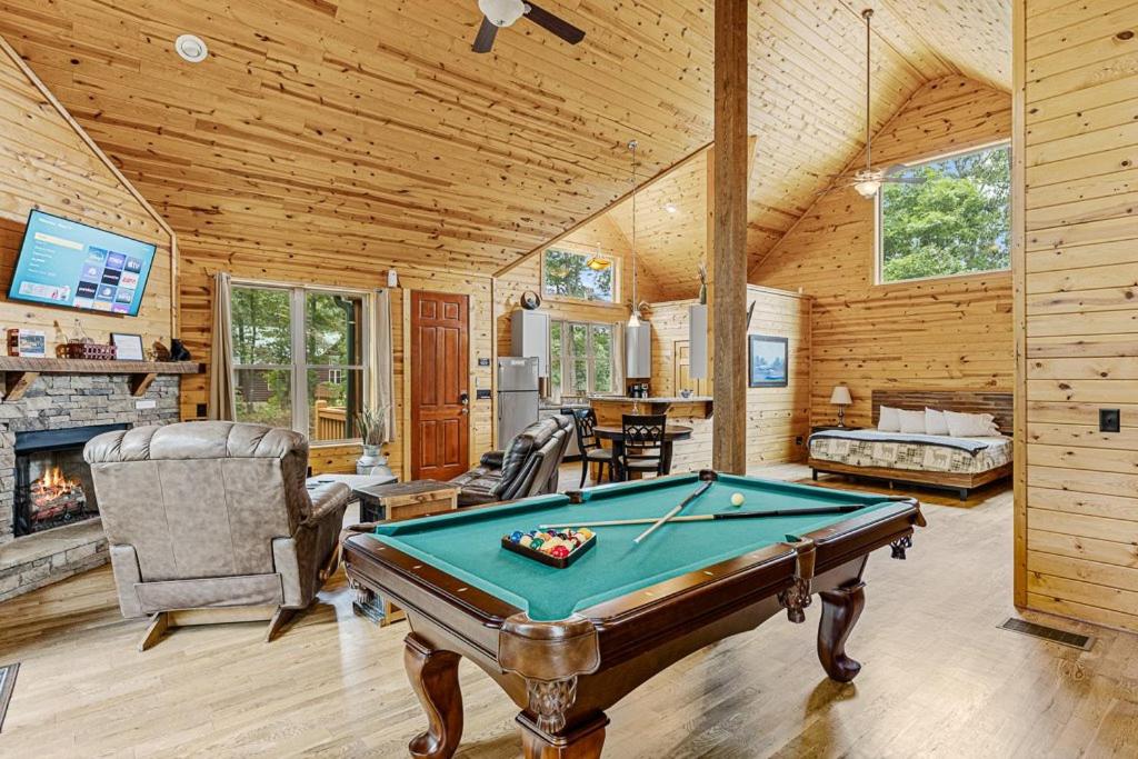 Cabin For Two Near Helen w Spa Amenities - Villa D'une Chambre