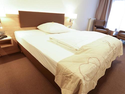 Postel nebo postele na pokoji v ubytování Hotel Waldhalle