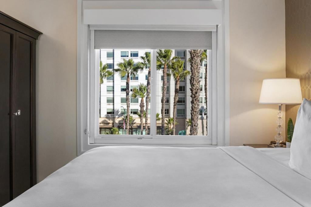 Peacock Suites - King Suite Con Sofá Cama