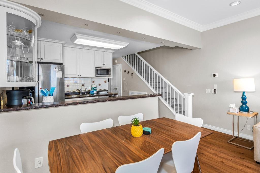 Kuchyň nebo kuchyňský kout v ubytování Updated 2bd 2ba Maui Vista Condo with Ocean View