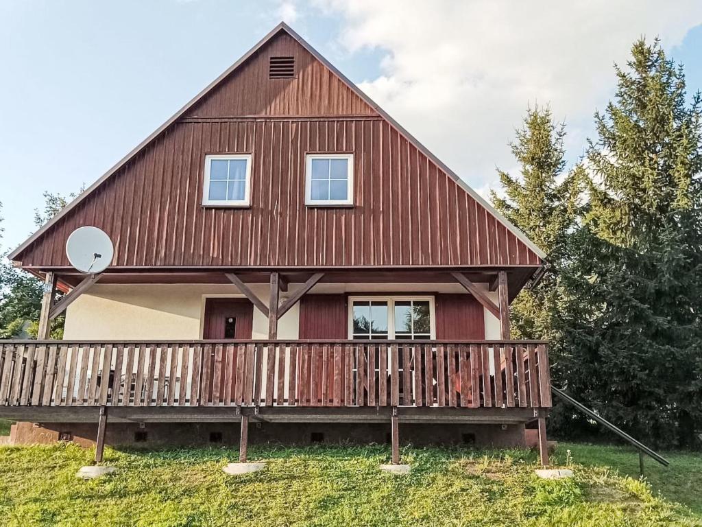 Ogród w obiekcie Holiday Home Holiday Hill 44 by Interhome