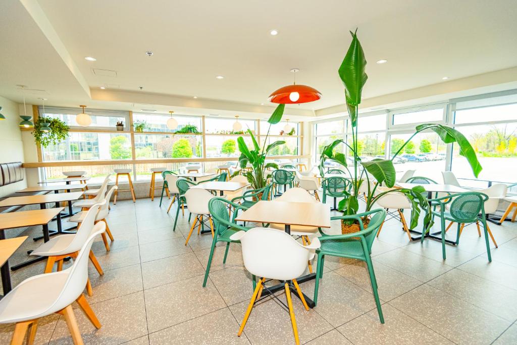 Restaurace v ubytování Hotel Brossard