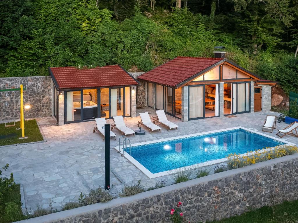 Bazén v ubytování Holiday Home Magna Tilia by Interhome nebo v jeho okolí