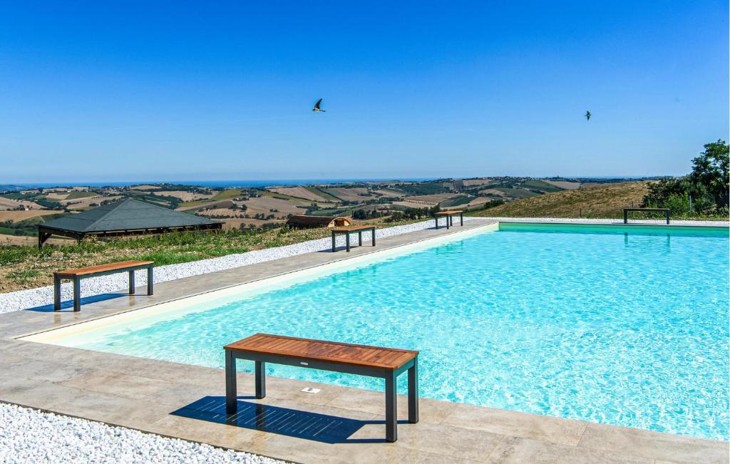 Πισίνα στο ή κοντά στο Awesome Apartment In Terre Roveresche