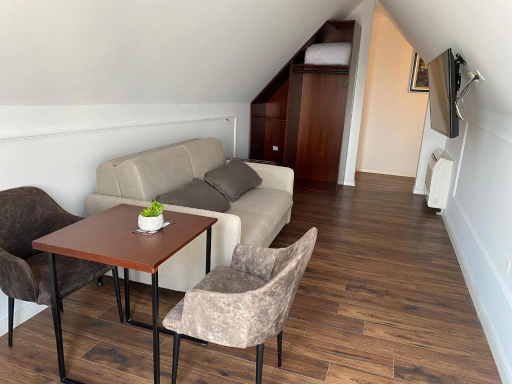 TV a/nebo společenská místnost v ubytování Hotel Vila Zeus