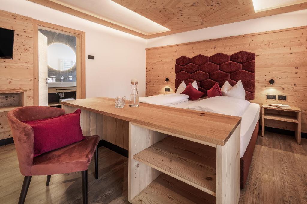 Łóżko lub łóżka w pokoju w obiekcie Hotel Ciasa Tamá