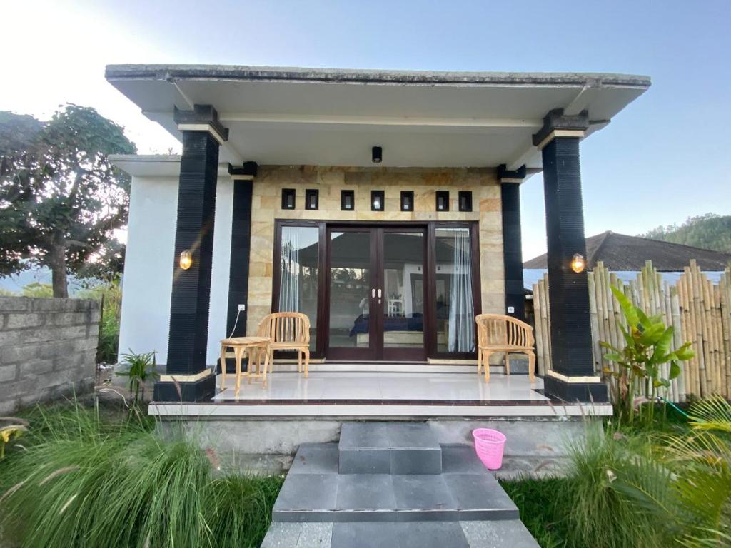 a small house with a patio and chairs at Mount Batur Homestay in Kubupenlokan