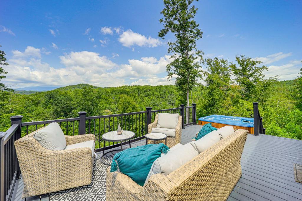 Photo inspiration: Picture Idea: Secluded Lenoir Tiny Home With Private Hot Tub Lenoir Updated