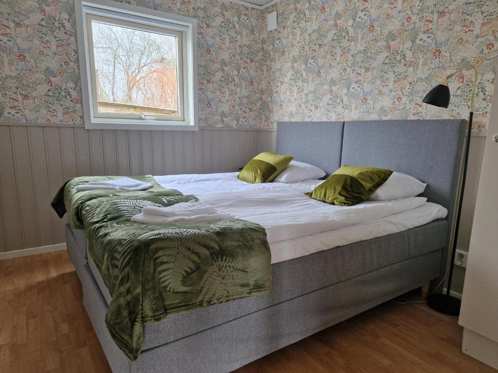 Postel nebo postele na pokoji v ubytování Toftastrand Hotell
