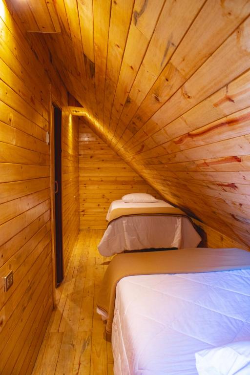 Postel nebo postele na pokoji v ubytování Palo Alto Lodge