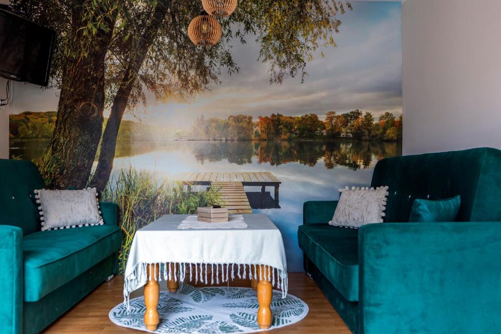 Χώρος καθιστικού στο Apartament kremowy nad jeziorem PZW Kazub