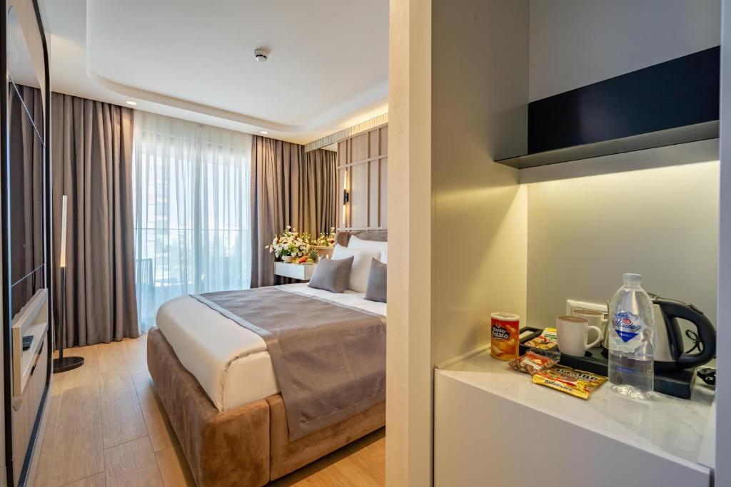 A bed or beds in a room at Awen Lara Hotel