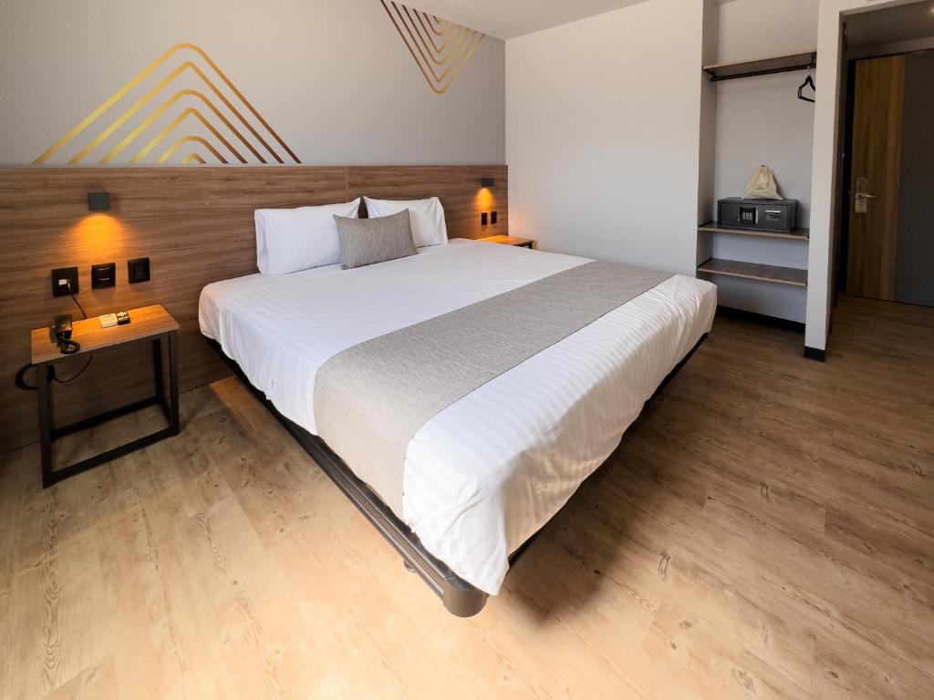 Postel nebo postele na pokoji v ubytování Avanta Hotel & Villas Querétaro