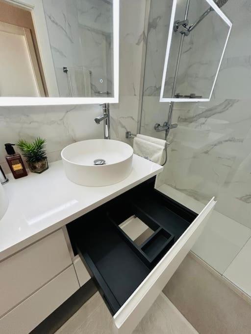 Kúpeľňa v ubytovaní Almerimar Porto Fino - Appartement de luxe, vue mer