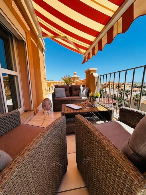 Balkón alebo terasa v ubytovaní Almerimar Porto Fino - Appartement de luxe, vue mer