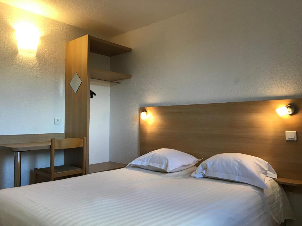 Postel nebo postele na pokoji v ubytování Brit Hotel Essentiel Deltour Mende
