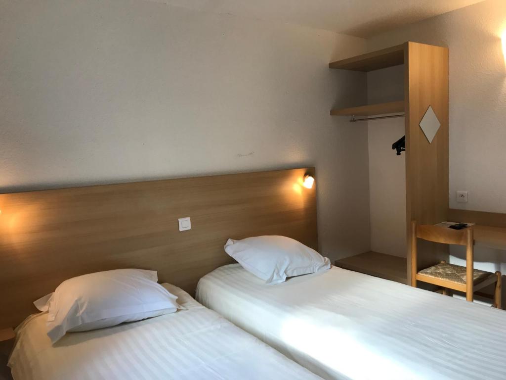 Postel nebo postele na pokoji v ubytování Brit Hotel Essentiel Deltour Mende