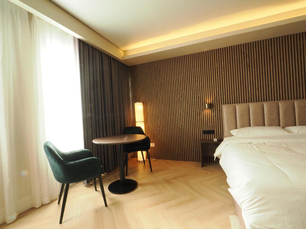 Postel nebo postele na pokoji v ubytování Tung Hotel Zeewolde