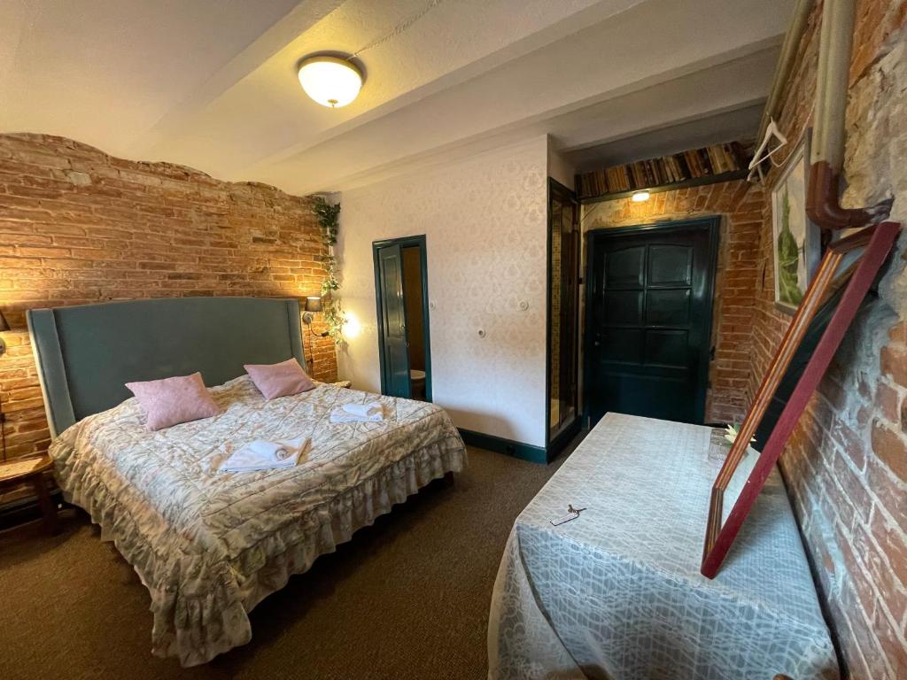 Postel nebo postele na pokoji v ubytování Laitse castle