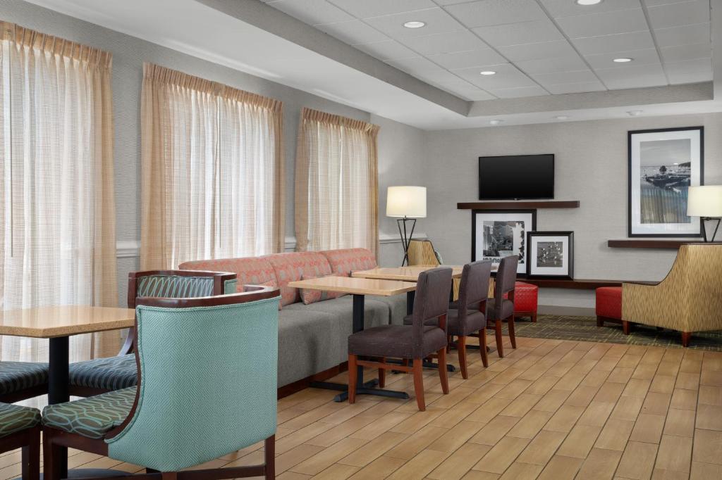 Hampton Inn by Hilton Panama City Beach photo
