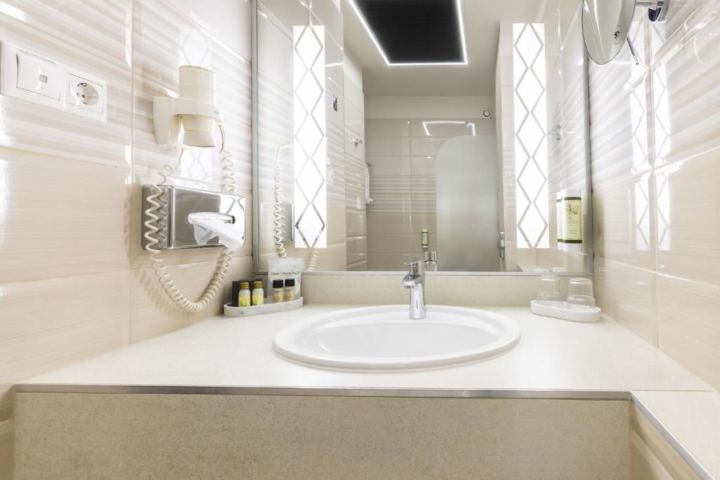 Carlton Hotel Buda Castle - Resim 33