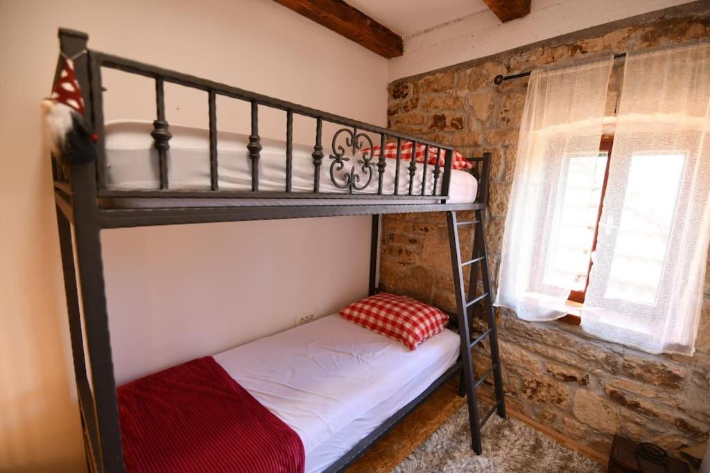 Postel nebo postele na pokoji v ubytování Agroturizam Podastrana