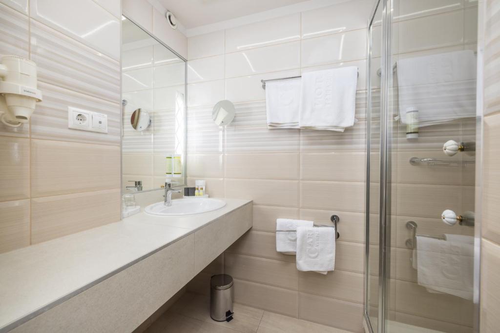 Carlton Hotel Buda Castle - Resim 42